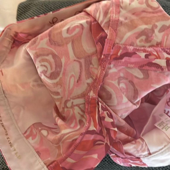 2 pair Lilly Pulitzer scalloped shorts - Picture 4 of 8